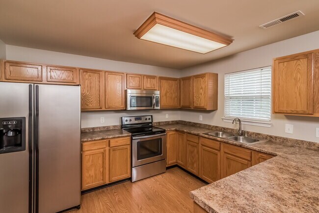 Building Photo - 2301 Leighton Way
