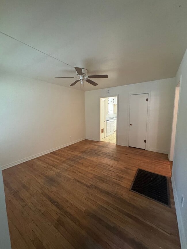 Building Photo - Located in Avondale 2bedrooms 1bathroom