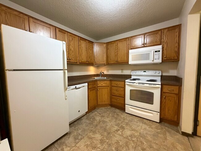 Foto del edificio - 1700 Four Oaks Rd