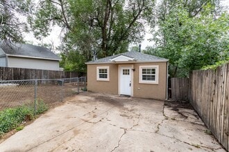 Building Photo - 823 1/2 Costilla St