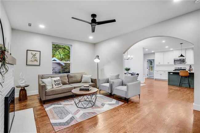 Building Photo - 319 S College Ave