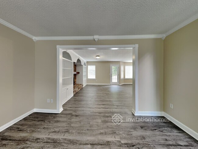 Building Photo - 5124 Eastbrook Rd