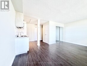 Building Photo - 1500 Bathurst St