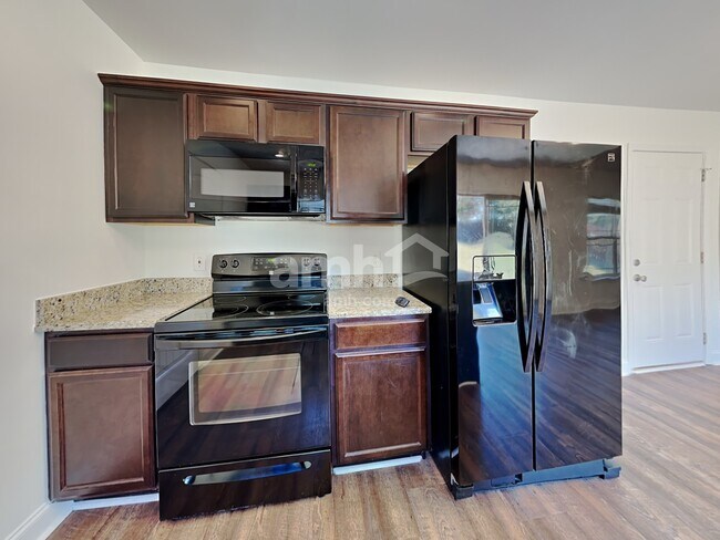 Building Photo - 235 Applehill Way
