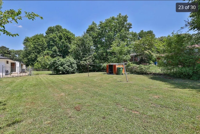 Building Photo - 1422 Vesta Ave