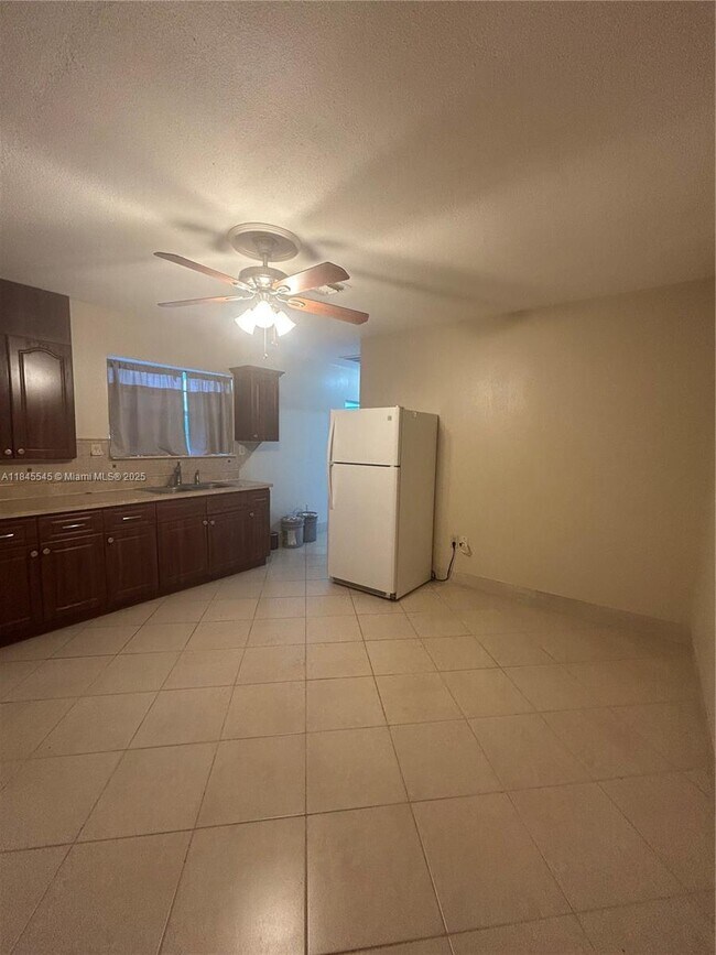 Foto del edificio - 4617 Navarre Ave