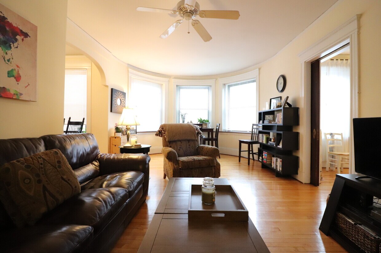 Foto principal - 1100 Beacon St