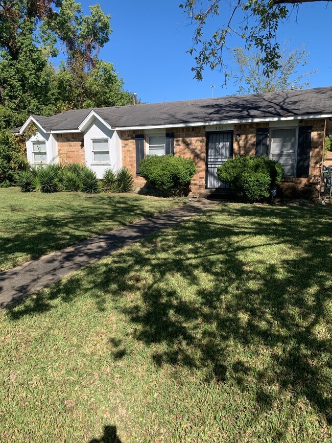 Building Photo - 361 Bitford Way