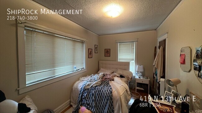 Foto del edificio - 419 N13th Ave E