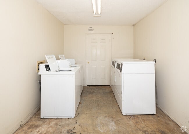 Laundry - Spanish Oaks