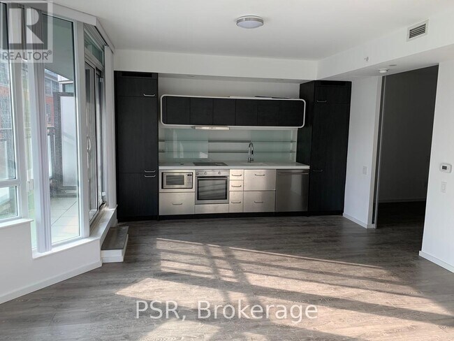 Photo du bâtiment - 45 Charles St E