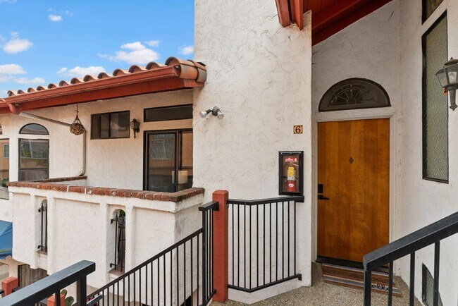 Foto del edificio - Charming 2 Bedroom 2 Bath In Beautiful Hil...