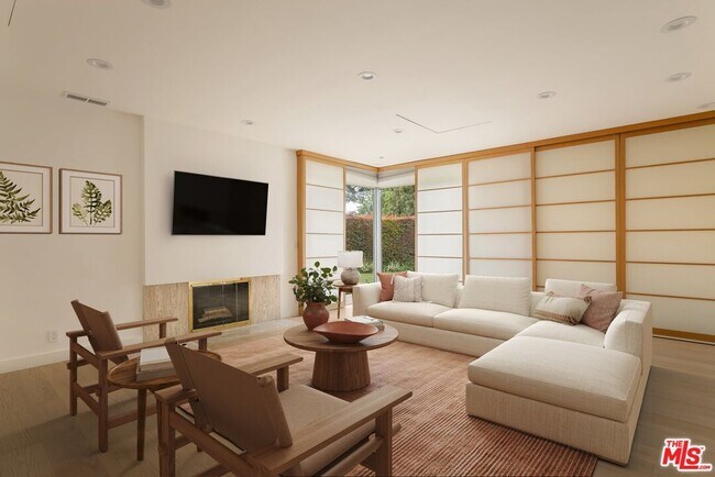 Foto del edificio - 650 N Tigertail Rd