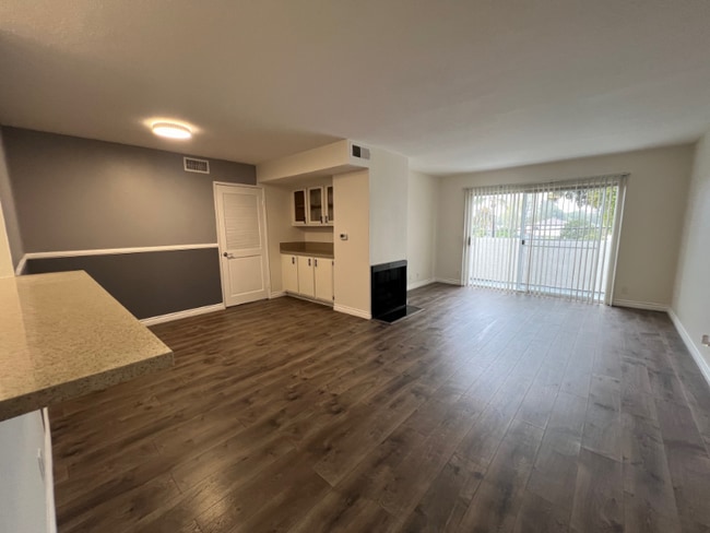 Foto del edificio - 14615 Burbank Blvd