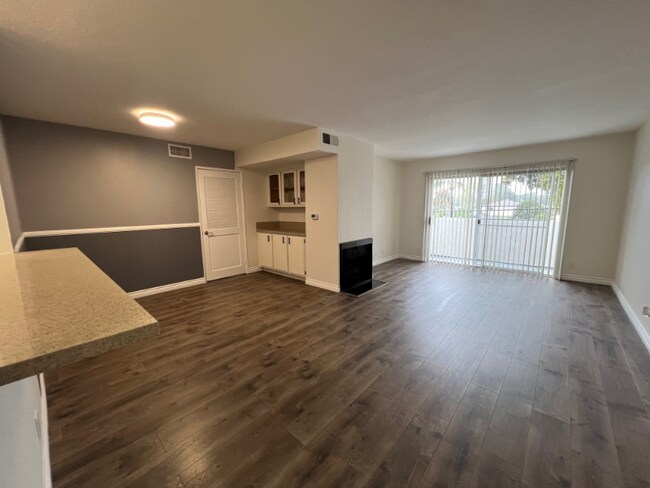 Building Photo - 14615 Burbank Blvd
