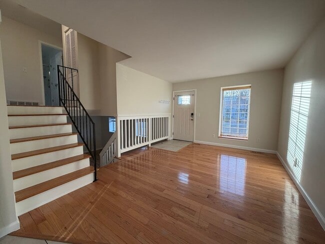 Building Photo - 2406 Bowen St