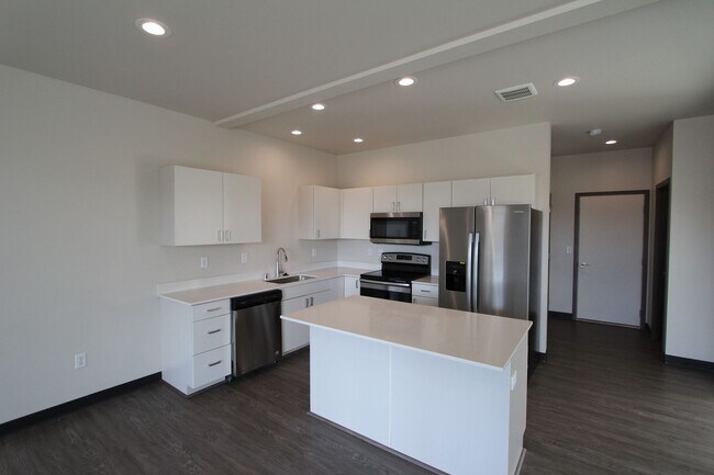 Foto del edificio - Modern design 3 bed, 2.5 bath duplex available 6/10 Cheney