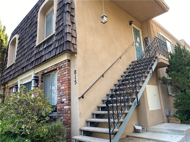 Building Photo - 815 Magnolia Ave