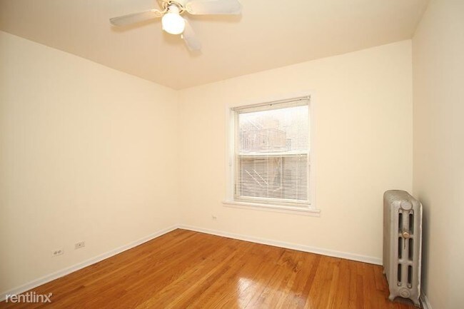 Building Photo - 722 W Barry Ave