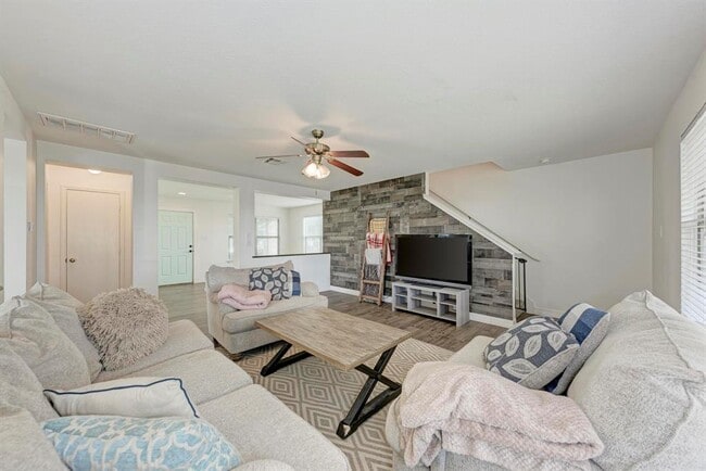 Building Photo - 103 Salerno Dr