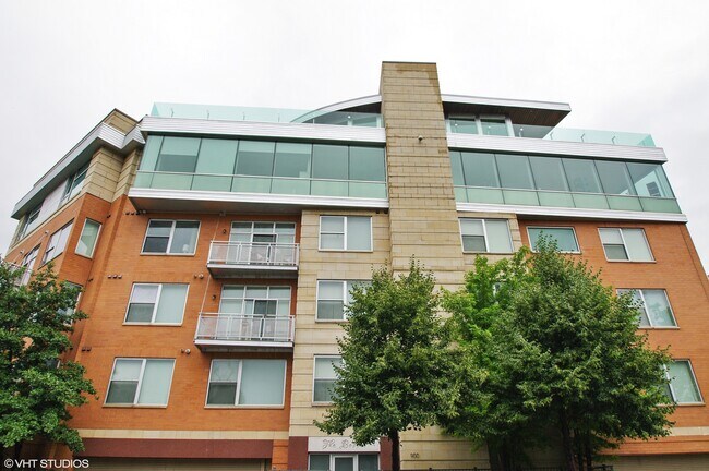 Building Photo - 914 W Hubbard St