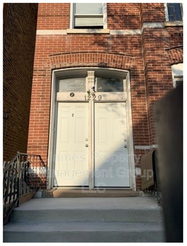 Primary Photo - 1229 N Artesian Ave