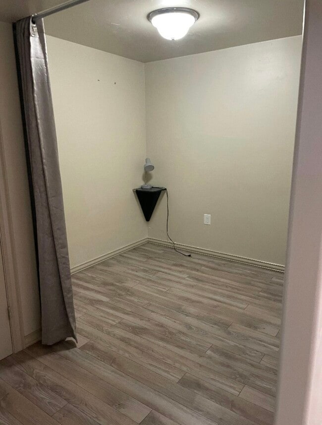 Building Photo - 114 W 975 N