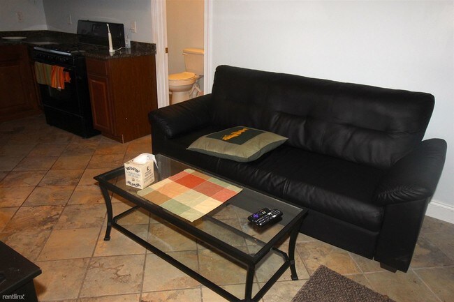 Foto del edificio - 1 br, 1 bath  - 220 W Ann St # 5 #5