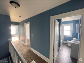 Building Photo - 301 Roslyn Ave NW