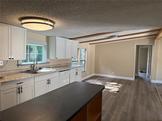 Building Photo - 7229 Allyson St