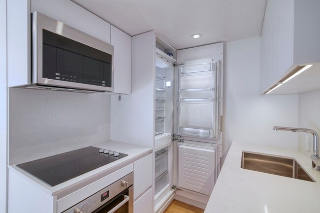 Building Photo - 3455 Rue Aylmer