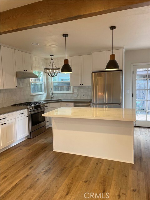 Foto del edificio - 336 Bluebird Canyon Dr