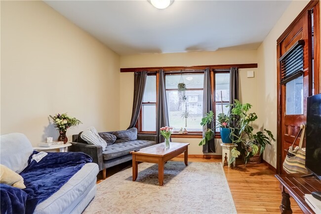 Foto del edificio - 5184 St Paul Blvd
