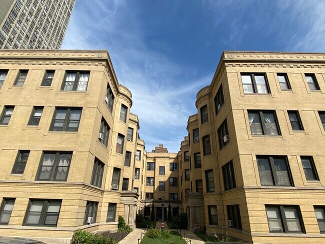 Foto del edificio - 3925 N Pine Grove Ave