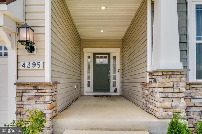 Building Photo - 4395 Shakespeare Cir