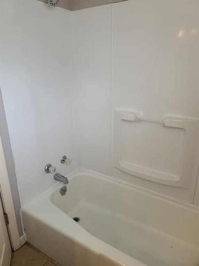 Interior Photo - 808 N Lincoln Ave