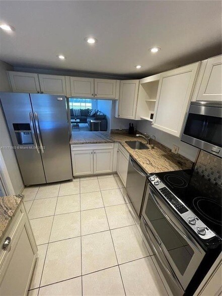 Foto del edificio - 3100 N Palm Aire Dr