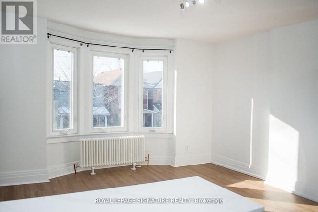 Building Photo - 493 St Clarens Ave