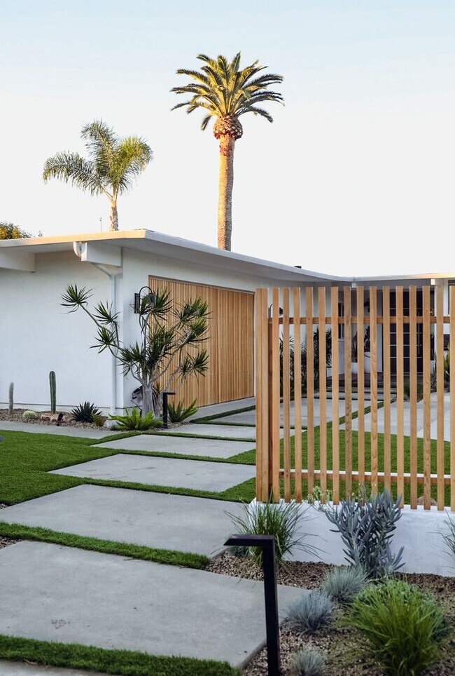 Foto del edificio - Great private location from this Fully ren...