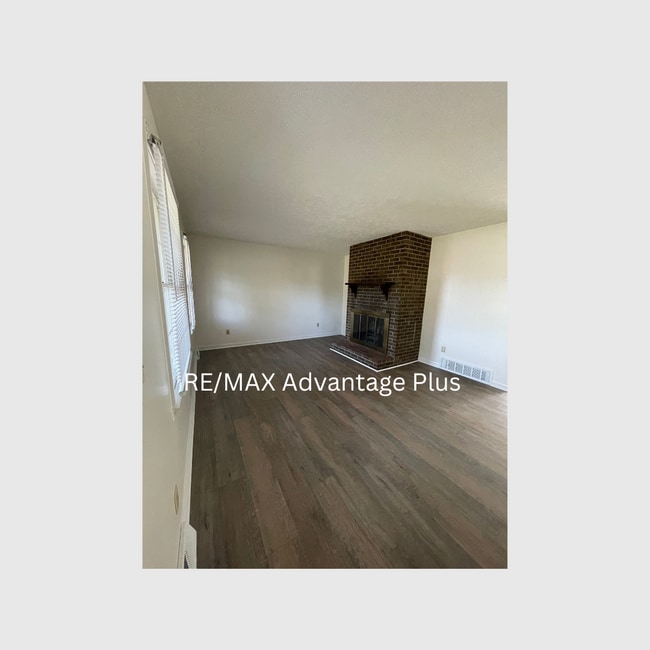 Foto del edificio - 1608 Redbud Cir