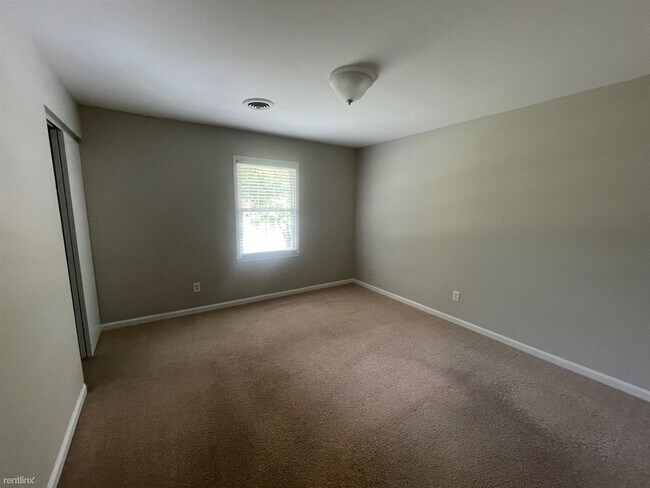 Building Photo - 2 br, 1.5 bath House - 1100 Donaldson Dr