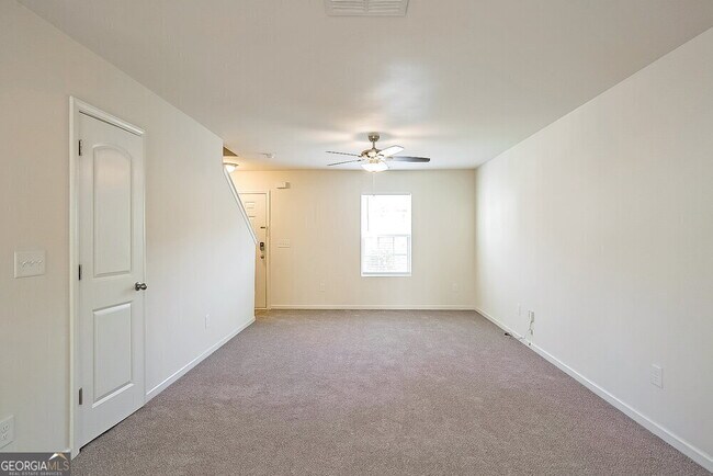 Building Photo - 3934 Sitka Dr