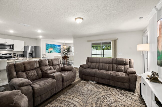 Building Photo - 10 Lladd Ct