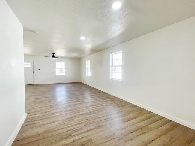 Foto del edificio - Recently Updated 3 Bedroom in Seminole