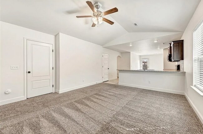 Foto del edificio - 4 Bedroom 2 Bathroom for Rent!  MOVE-IN SP...