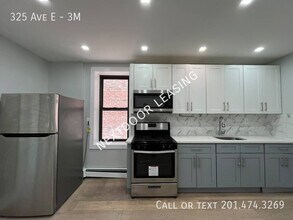 Building Photo - 325 Ave E