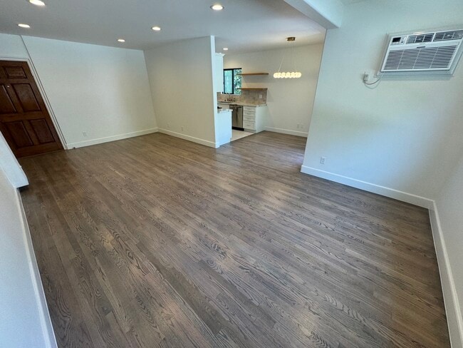 Foto del edificio - 6345 Primrose Ave