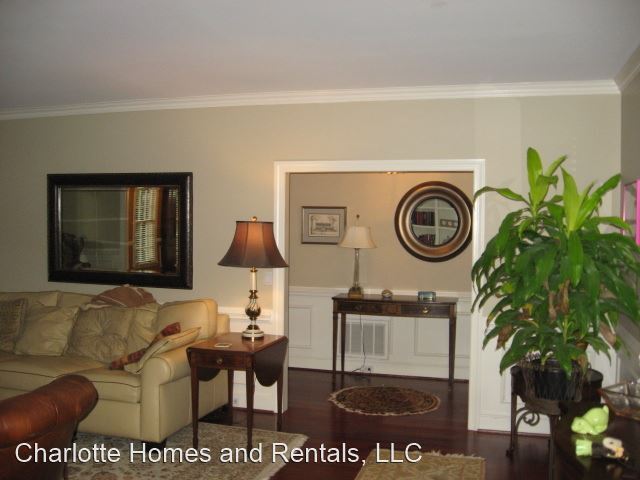 Building Photo - 3 br, 2.5 bath House - 3228 Sharon Rd