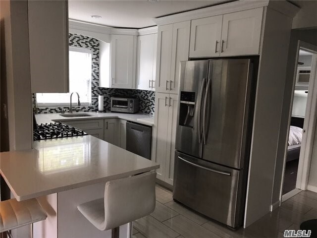 Building Photo - 16 W Valley Stream Blvd