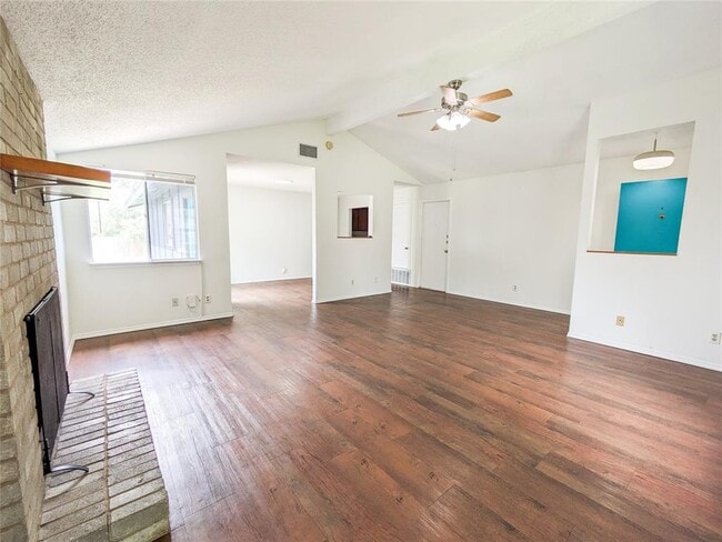 Building Photo - 205 Cloudview Dr